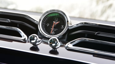 Bentley Bentayga EWB - clock